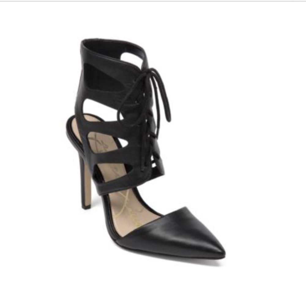 Black Pumps